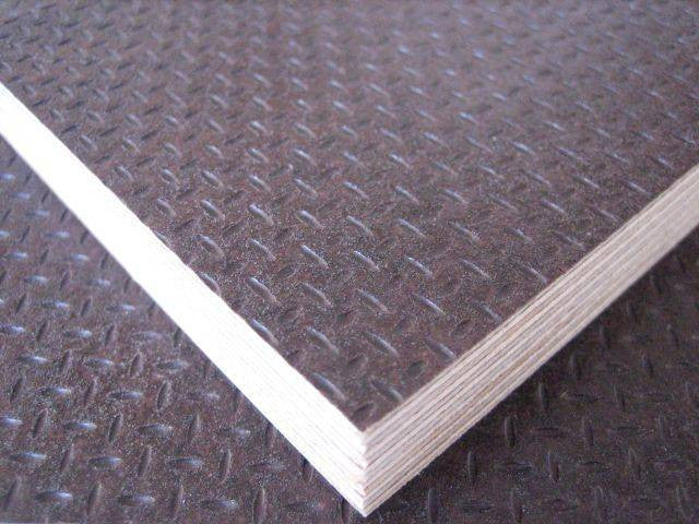 Anti-slip phenolic resin plywood sheet 1220 x 2440 x 18mm with waffle-pattern face for trailer flooring