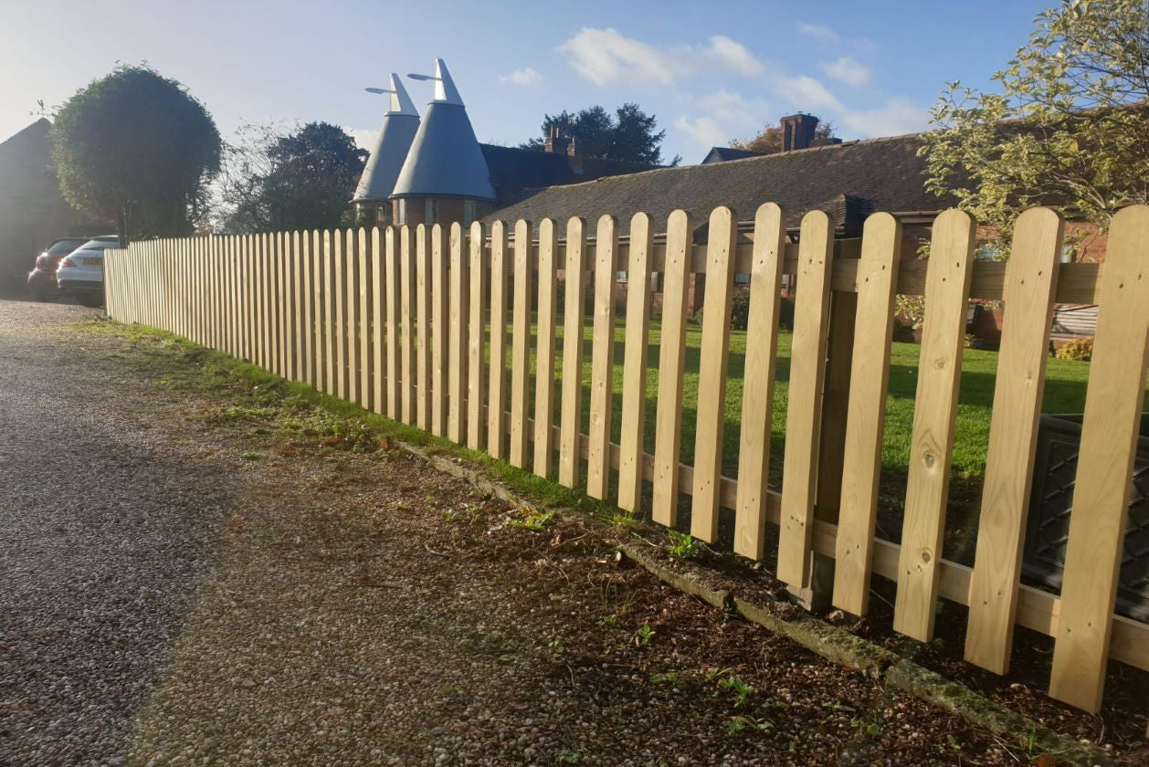 Hutton picket fence panels in pressure treated softwood with pointed-top pales