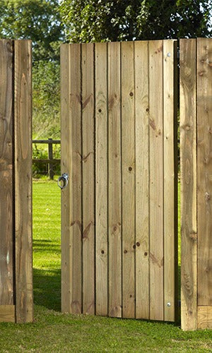 Heavy duty feather edge timber gate 1800 x 900 x 44mm (6ft x 3ft) shown from the front