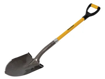 Roughneck sharp edge spade for clean digging cuts